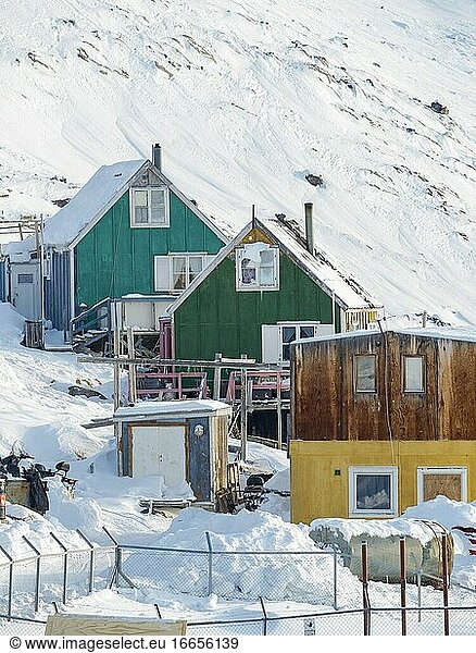 Das traditionelle und abgelegene grönländische Inuit-Dorf Kullorsuaq liegt an der Melville-Bucht  einem Teil der Baffin-Bucht  im hohen Norden Westgrönlands. Amerika  Nordamerika  Grönland  Dänemark.