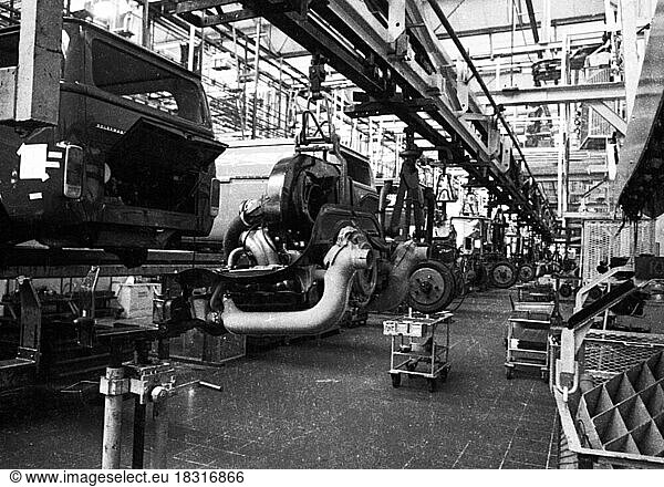 Das VW-Werk Hannover-Stoecken  hier am 7. 12. 1971  wurde mit der Produktion der Nutzfahrzeuge zeitweilig stillgelegt  Deutschland  Europa