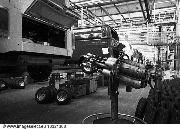 Das VW-Werk Hannover-Stoecken  hier am 7. 12. 1971  wurde mit der Produktion der Nutzfahrzeuge zeitweilig stillgelegt  Deutschland  Europa