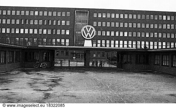 Das VW-Werk Hannover-Stoecken  hier am 7. 12. 1971  wurde mit der Produktion der Nutzfahrzeuge zeitweilig stillgelegt  Deutschland  Europa