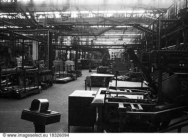 Das VW-Werk Hannover-Stoecken  hier am 7. 12. 1971  wurde mit der Produktion der Nutzfahrzeuge zeitweilig stillgelegt  Deutschland  Europa