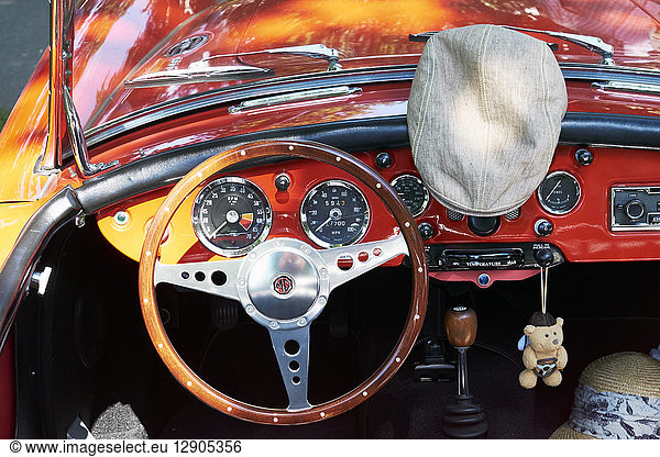 Dashboard and steering wheel of MG Convertible