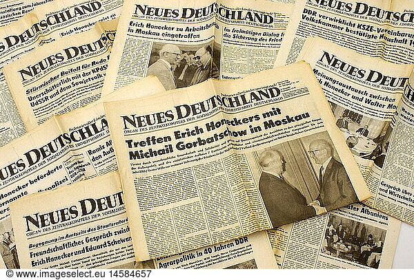 DDR  NeÃ¼s Deutschland  Zentralorgan der SED  einige Zeitungen von Ende Juni 1989  Schlagzeilen zum Besuch von Erich Honecker in der UdSSR  Treffen mit Gorbatschow DDR, NeÃ¼s Deutschland, Zentralorgan der SED, einige Zeitungen von Ende Juni 1989, Schlagzeilen zum Besuch von Erich Honecker in der UdSSR, Treffen mit Gorbatschow,