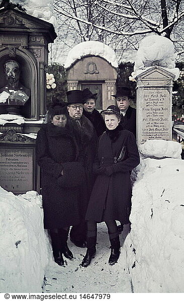 death  cemeteries  mourners  Germany  17.2.1942