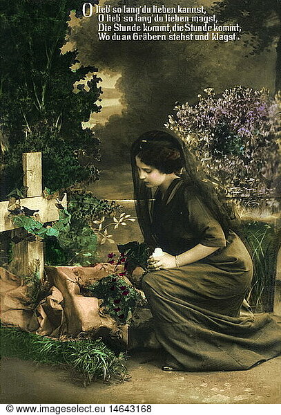 death  mourning at grave  widow at the grave of his died husband  Germany  circa 1915