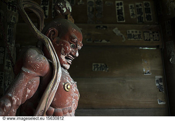 Dekorative Statue eines Tempels in Tokio  Japan