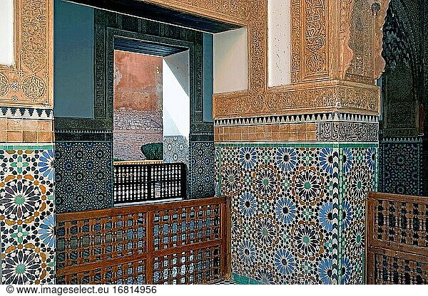Dekoriert mit einer gefliesten Wand in Historic? Königlichen? Nekropole  Marrakesch  Marokko .