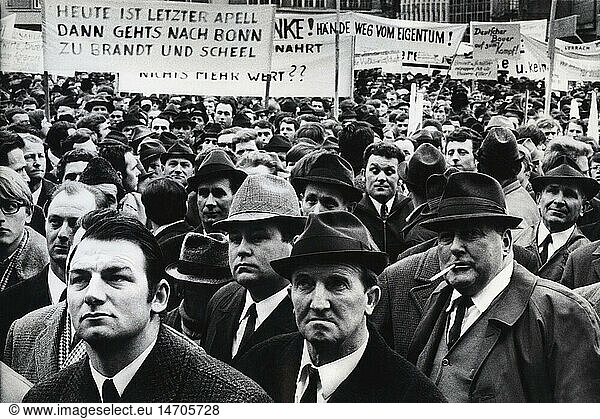 demonstrations  Germany  farmers demonstrating against the agricultural policy of the social liberals coalition  Stuttgart  Germany  1971