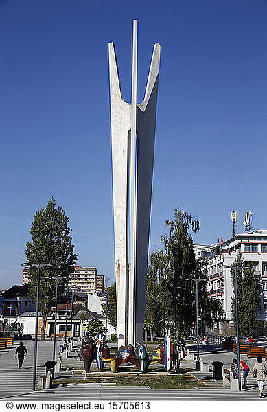 Denkmal der Brüderlichkeit und Einheit des Kosovo in Pristina  Kosovo  Europa