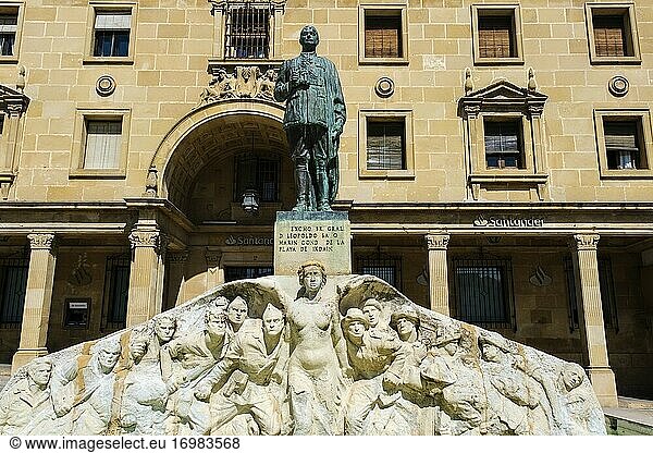 Denkmal für den General der spanischen Armee Leopoldo Saro Marin. Andalusien-Platz  Ubeda  UNESCO-Weltkulturerbe. Provinz Jaen  Andalusien  Südspanien Europa.