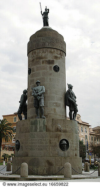 Denkmal für die Toten der Finanzgarde für Patria im Ersten Weltkrieg  1930 von Amleto Cataldi (1882-1930). Rom. Italien.