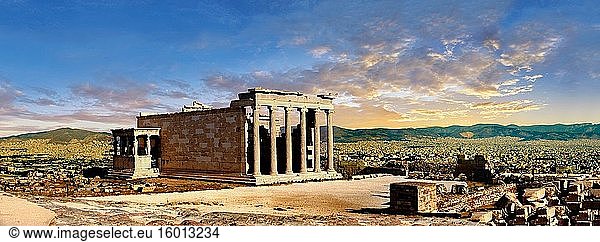 Der antike griechische Tempel Erechtheum auf der Akropolis von Athen in Griechenland.