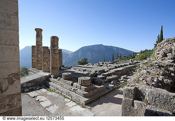 Der Apollo-Tempel  Delphi  Griechenland. Künstler: Samuel Magal