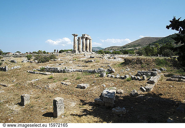 Der Apollo-Tempel im alten Korinth  Griechenland  Europa