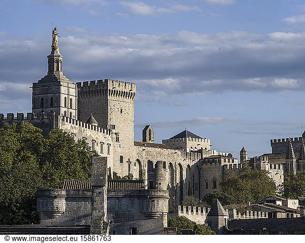 Der berühmte Papstpalast in Avignon - frankreich