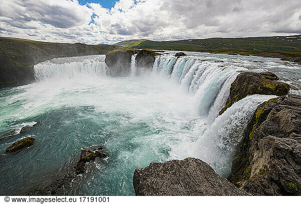 Der berühmte Wasserfall Goðafoss in Nordisland