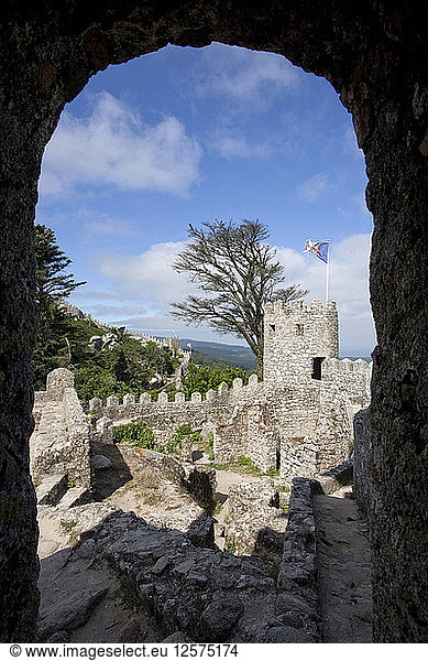 Der Bergfried des Castelo dos Mouros  Sintra  Portugal  2009. Künstler: Samuel Magal