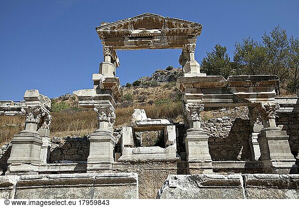 Der Brunnen des Traianus  Ephesus  Izmir  Türkei  Asien