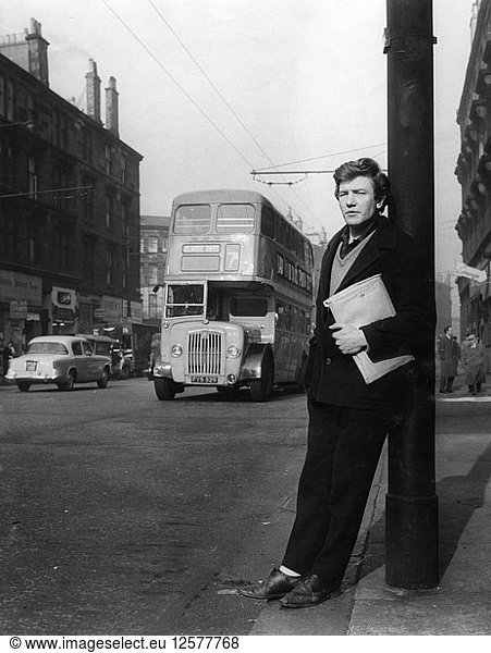 Der englische Schauspieler Albert Finney in Glasgow  um mehr über das Theater zu erfahren  Schottland  1963. Künstler: Unbekannt