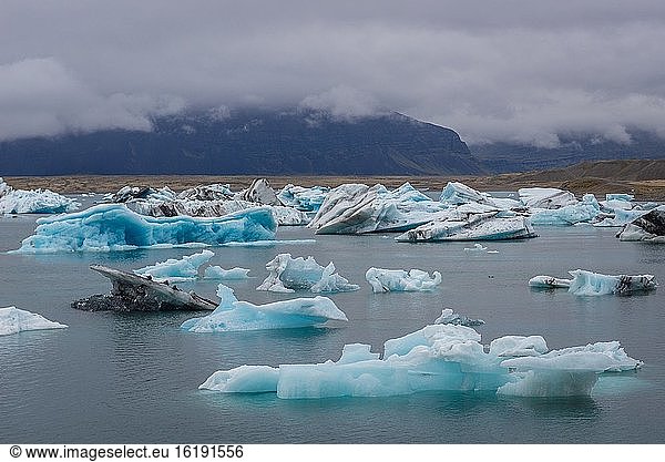 Der Gletschersee Jokulsarlon am Rande des Nationalparks Vatnajokull.