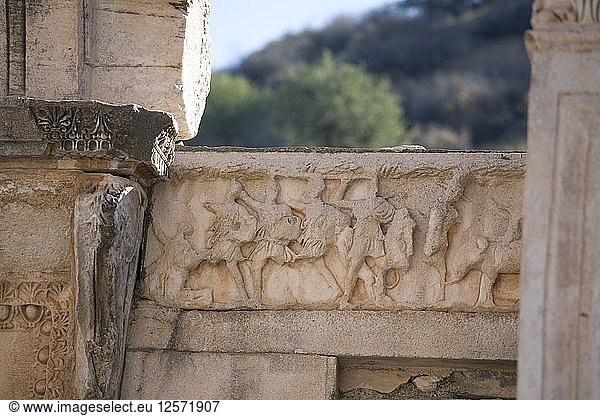 Der Hadrianstempel  Ephesus  Türkei. Künstler: Samuel Magal