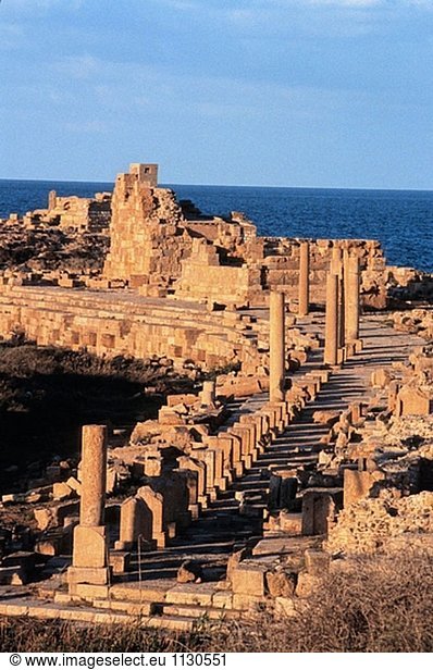 Der Hafen  als Teil der Erweiterung von Leptis Magna unter Kaiser L. Septimius Severus rekonstruiert. Leptis Magna. Libyen. Afrika.