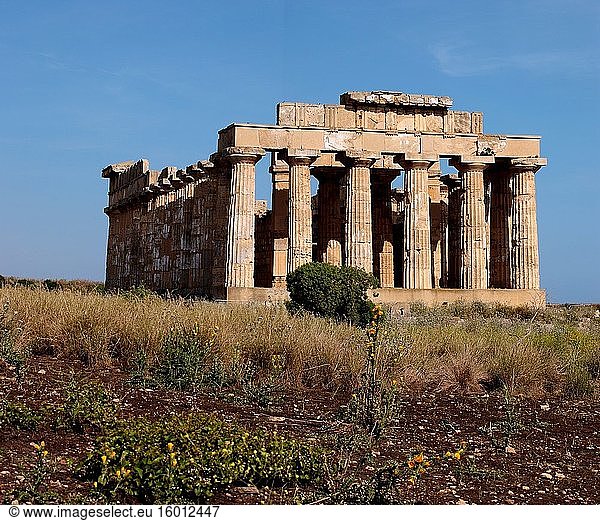 Der Hera-Tempel  Tempio di Giunone  wurde zwischen 470 und 450 v. Chr. erbaut. Der Tempel gehört zu den archäologischen Stätten von Selinunte. Selinunte ist eine der größten archäologischen Stätten in Europa. Selinunte  Castelvetrano  Sizilien.
