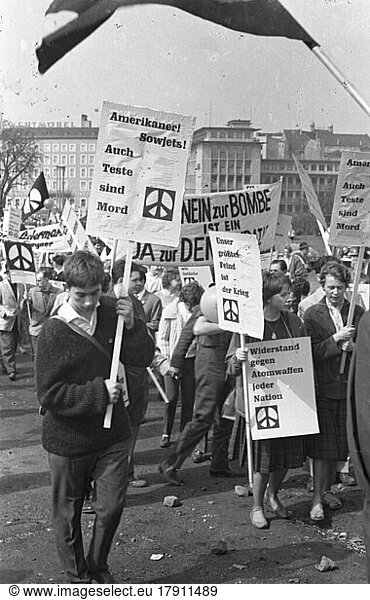 Der Ostermarsch 1962  hier der Ostermarsch Ruhr 62 am 21. 4. 1962  war der 1. Ostermarsch mit einer groeßeren Beteiligung der Einwohner des Reviers  Deutschland  Europa