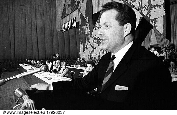 Der 1. Parteitag der mit SED-Unterstützung in der Bundesrepublik wieder zugelassenen kommunistischen Partei DKP fand am 12. -13. 4. 1969 in der Grugahalle in Essen statt. Herbert Mies  Deutschland  Europa