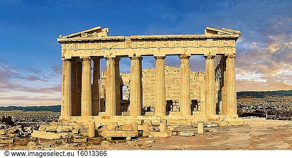 Der Parthenon-Tempel  ein antiker griechischer Tempel auf der Akropolis von Athen in Griechenland.