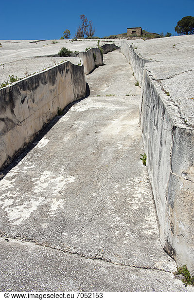 Der Riss Künstler Alberto Burri Ruinen aus Erdbeben mit Zement übergossen Mahnmal Gibellina Vecchia Provinz Trapani Sizilien Italien Europa
