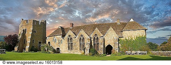 Der Südturm und die große Halle des schönsten befestigten mittelalterlichen Herrenhauses in England  das in den 1280er Jahren erbaut wurde  Stokesay Castle  Shropshire  England.