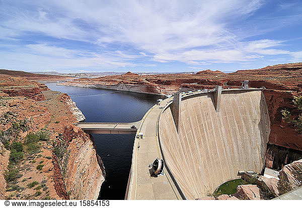 Der Staudamm am Lake Powell in Utah und Arizona