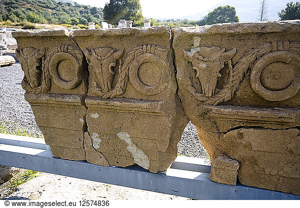 Der Tempel und Altar des Asklepios  Messene  Griechenland. Künstler: Samuel Magal