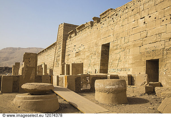 Der Tempel von Ramses III. in Medinet Habu  Westbank  UNESCO-Weltkulturerbe  Luxor  Ägypten  Nordafrika  Afrika
