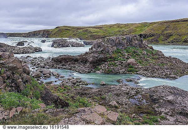 Der Wasserfall Urridafoss befindet sich im Fluss Thjorsa im Südwesten Islands.