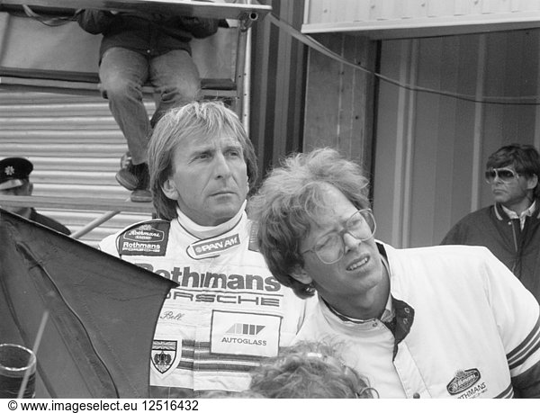 Derek Bell  Gruppe C1 Sportwagenfahrer  1987. Künstler: Unbekannt
