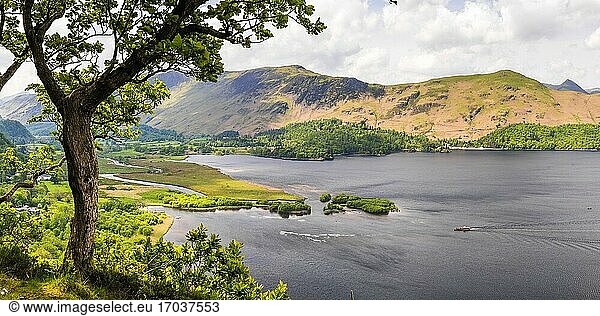 Derwent Water Lake  Lake District  Cumbria  England