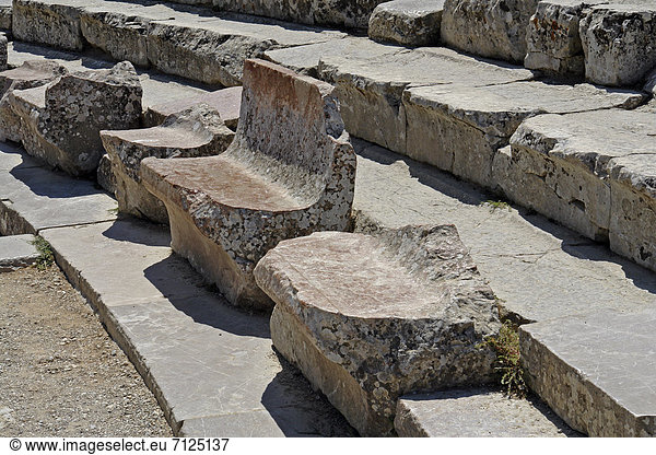 Detail, Details, Ausschnitt, Ausschnitte , Sehenswürdigkeit , Europa , Stein , Sitzmöbel , Geschichte , Museum , Theatergebäude, Theater , Epidauros , Baugrube , Griechenland , Tourismus