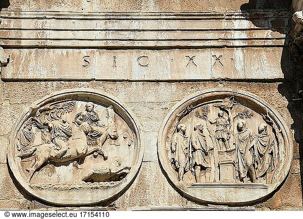 Detail Bogen von Constantino in der Nähe des Kolosseums in Rom  Italien
