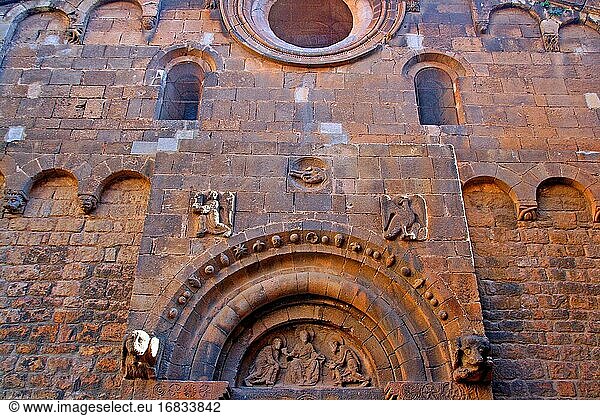 Detail der Fassade des alten romanischen Benediktinerklosters von Sant Pau del Camp  Barcelona  Katalonien  Spanien