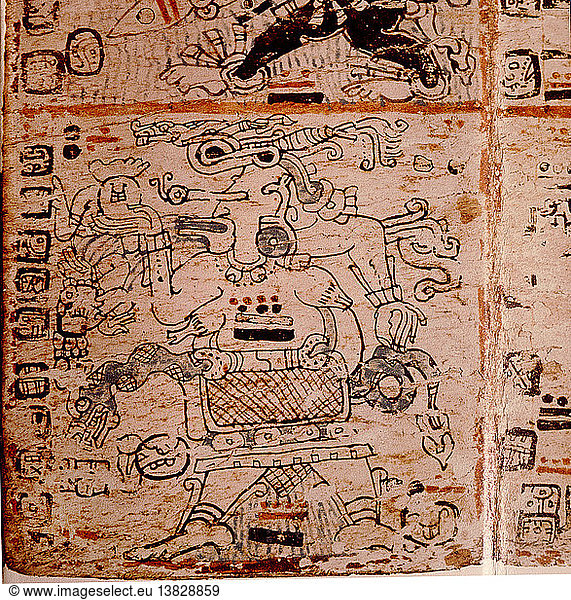Detail einer Seite aus dem Kodex Troana Cortesianus  auch bekannt als Kodex von Madrid. Dieser Kodex ist einer von nur vier erhaltenen Maya-Kodizes und besteht ausschließlich aus Almanachen  die nach dem rituellen 260-Tage-Kalender geordnet sind  der in ganz Mesoamerika für Weissagungen und Prophezeiungen verwendet wurde. Detail der alten Mondgöttin  die mit dem abnehmenden Mond identifiziert wird. Das Wasser  das aus ihrem Körper strömt  und der abnehmende Kopfschmuck sind ein Hinweis auf die Regenzeit. Mexiko. Maya. Radiokohlenstoff datiert auf 1230+/ 130 n. Chr.