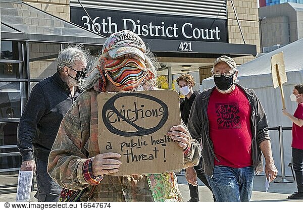 Detroit  Michigan - Demonstranten bitten den Vorsitzenden Richter des 36. Bezirksgerichts  das Räumungsverfahren einzustellen. Sie sagten  dass niemand während der Coronavirus-Krise aus seiner Wohnung vertrieben werden sollte.