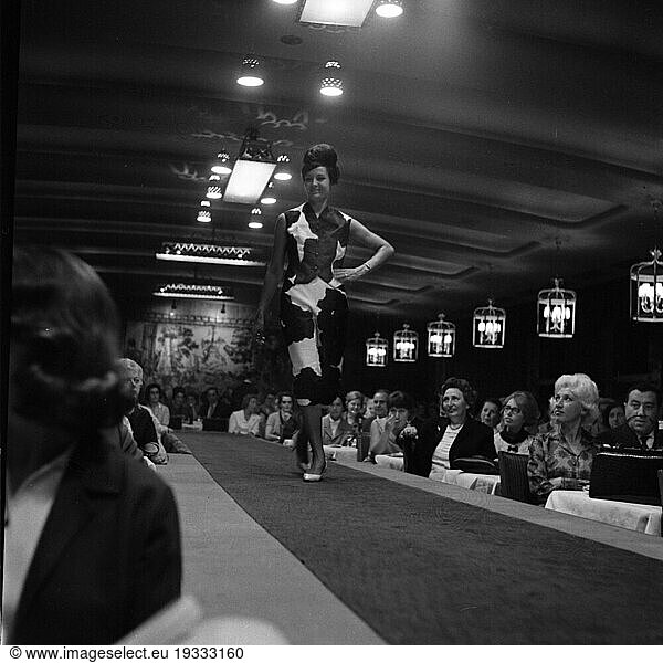 DEU  Germany: The historical colour photos from the times of the 70s show events and people from politics  culture  trade unions  working life  medicine  etc. Dortmund. Fashion show Westfalenhalle 1965