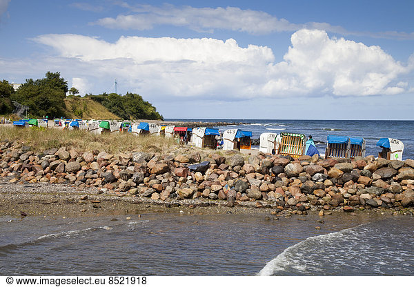 Deutschland,  Schleswig-Holstein,  Hohwacht,  Hohwacht Bay,  Liegestühle am Strand