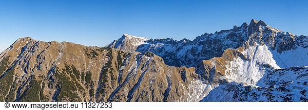 Deutschland  Bayern  Allgäuer Alpen  Blick auf Entschenkopf  Grosser Daumen und Nebelhorn von Rubihorn aus gesehen