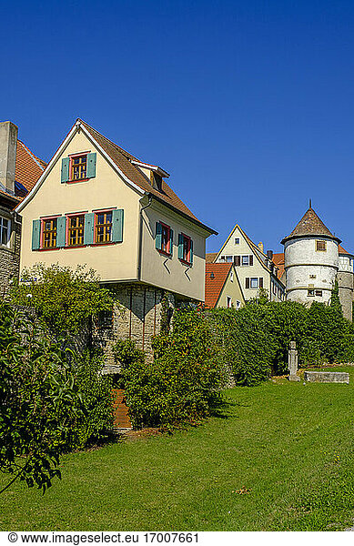 Deutschland  Bayern  Dettelbach  Häuser und Türme an der Stadtmauer