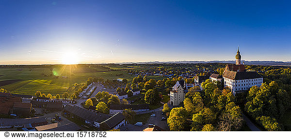 Deutschland  Bayern  Oberbayern  Pfaffenwinkel  Ammersee  Abtei Andechs bei Sonnenaufgang