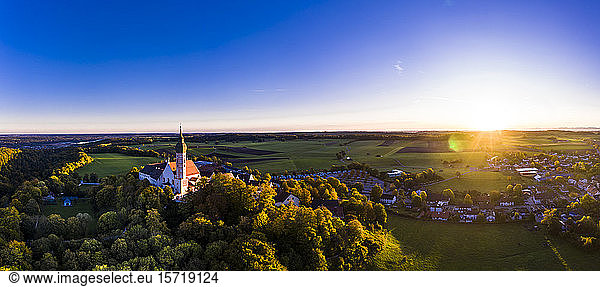 Deutschland  Bayern  Oberbayern  Pfaffenwinkel  Ammersee  Abtei Andechs bei Sonnenaufgang