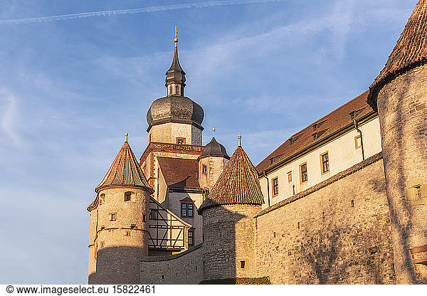 Deutschland  Bayern  Würzburg  Niedrigwinkelansicht der Festung Marienberg